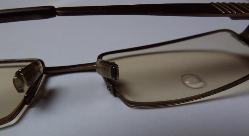 Demonstrační foto kapky vody na brýlích Demonstrační foto kapky vody na brýlích